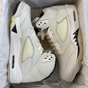 Jordan 5 size 9.5m Cream and Black Sneakers